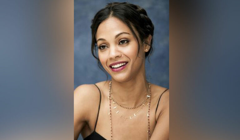 97th oscars zoe saldana tears up at the stage as she bags best supporting actress award