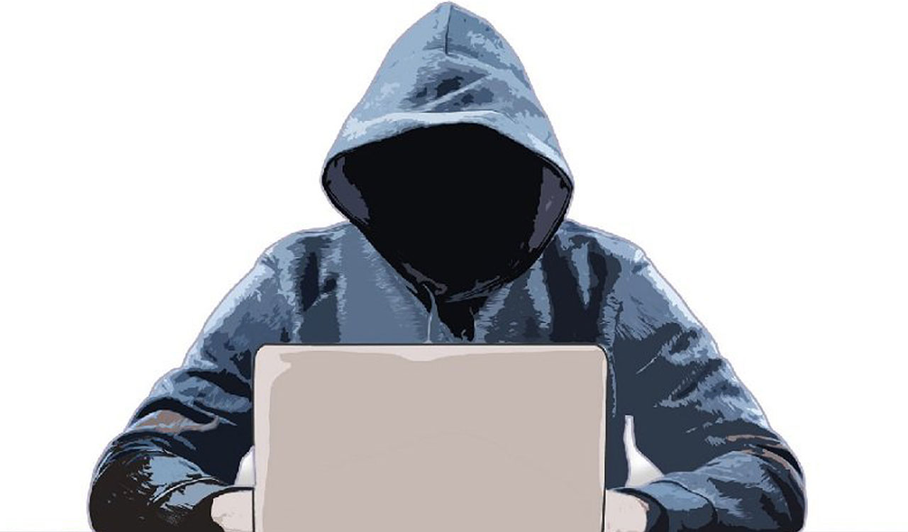 Conman tricks two businessmen in Hyderabad; Escapes with gold, US Dollars