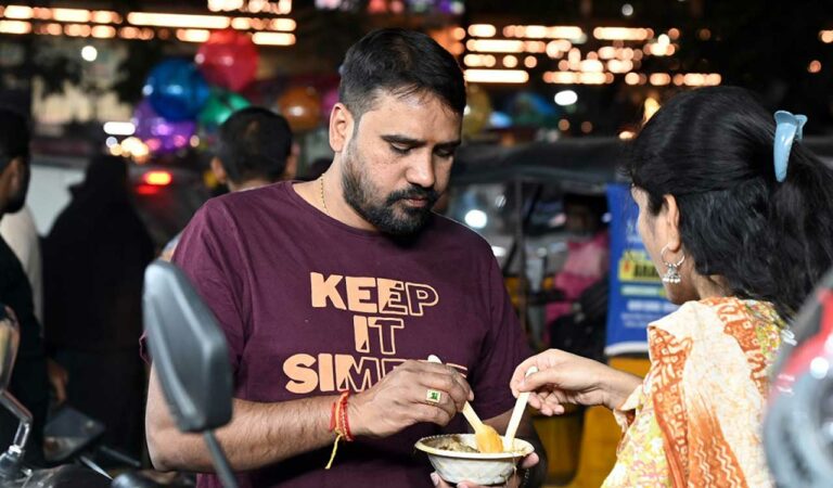 City streets come alive with many roadside food stalls offering a wide variety of speciality dishes during Ramzan