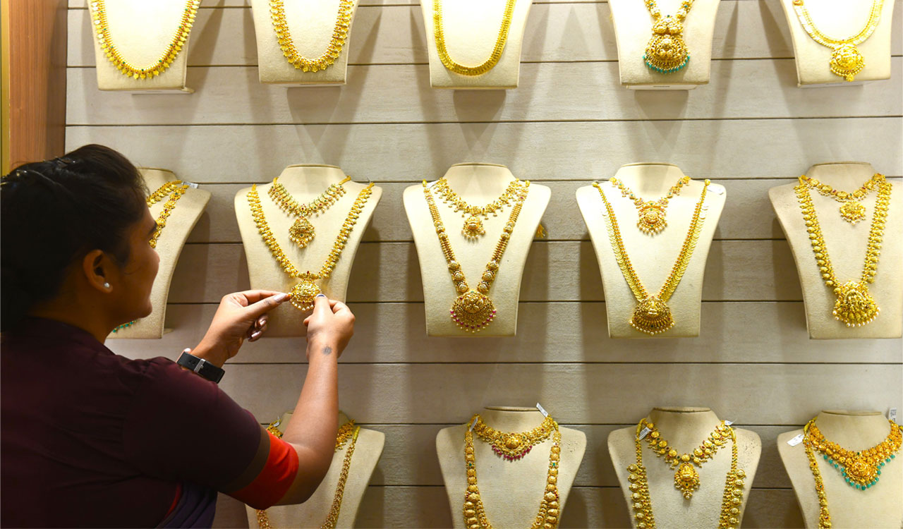 Gold prices rise steadily in Hyderabad