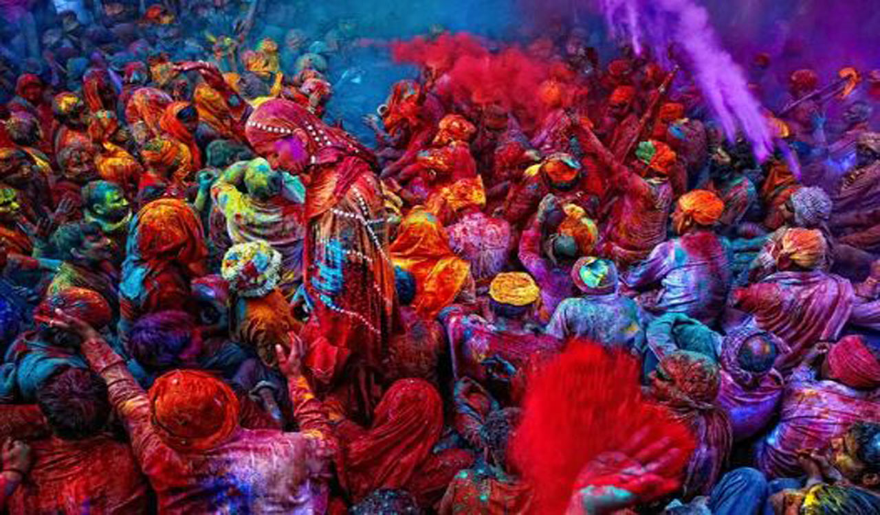 Hydraulic Holi to be played today at Shri Priyakant Ju temple in Vrindavan