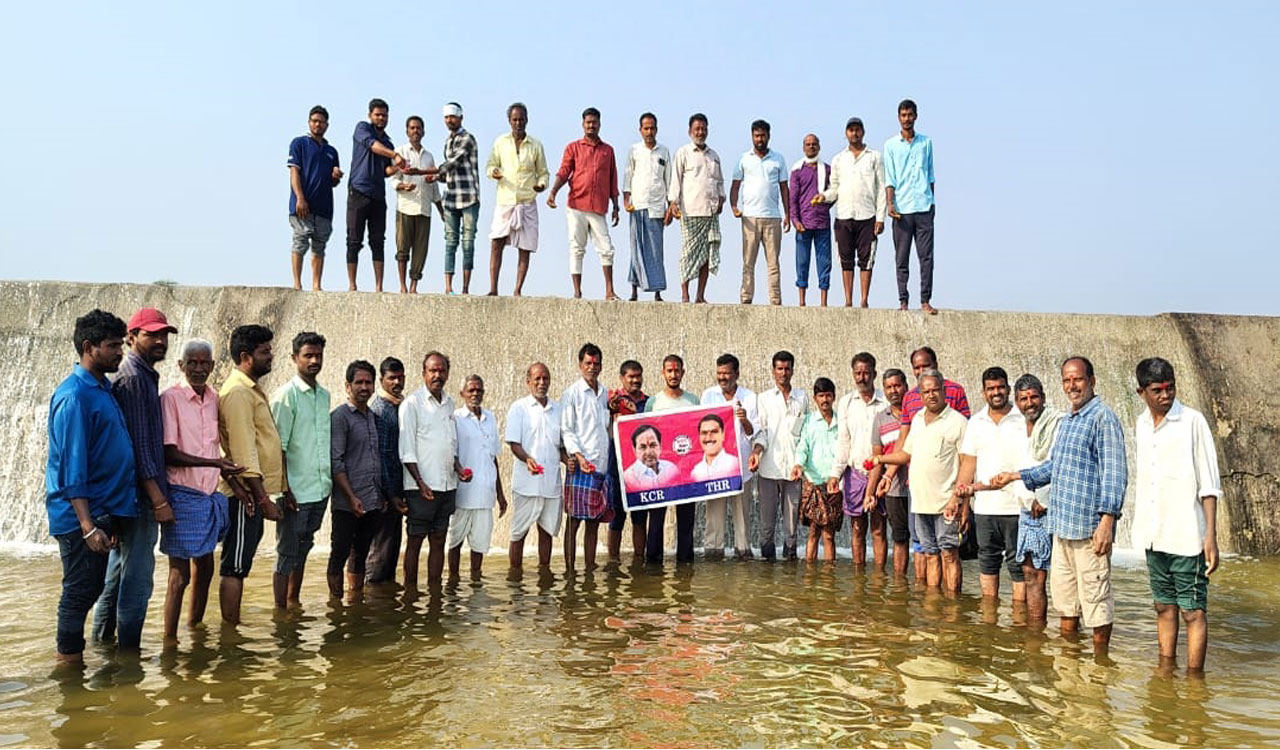 Farmers celebrate as Godavari water reaches agriculture fields in Siddipet