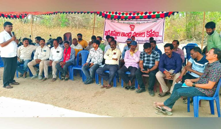 Telangana: Kothagudem journalists’ 'deeksha' for house site enters third day
