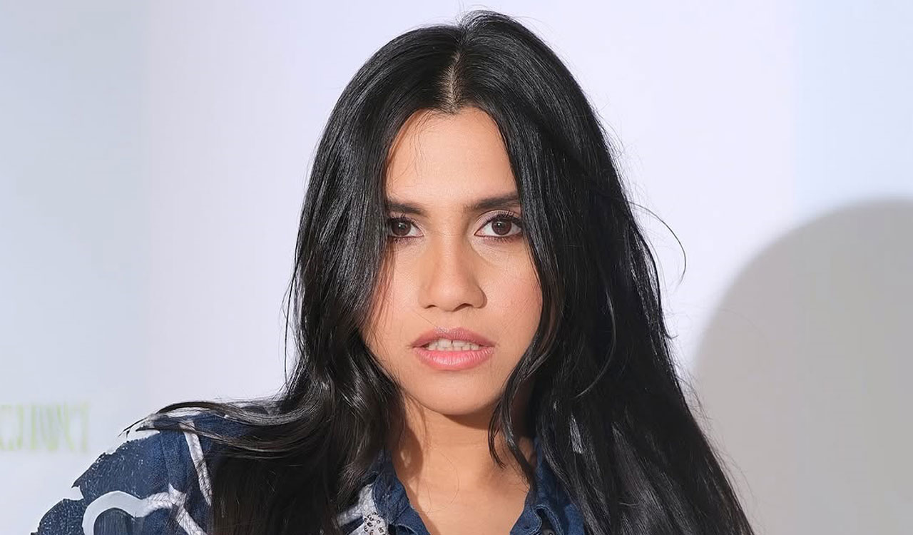 Nikhita Gandhi comes up with the perfect Holy anthem ‘Holiya Mein Ude Re Gulaal’