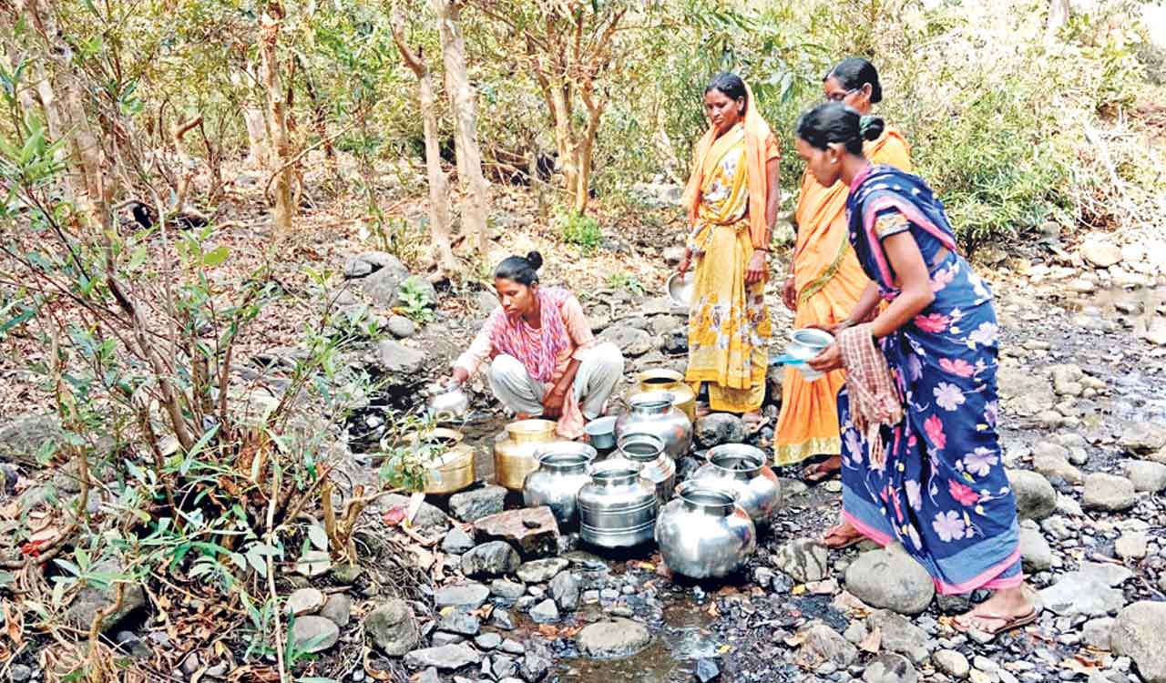 Telangana: Pits continue as reliable sources of drinking water for people in Asifabad