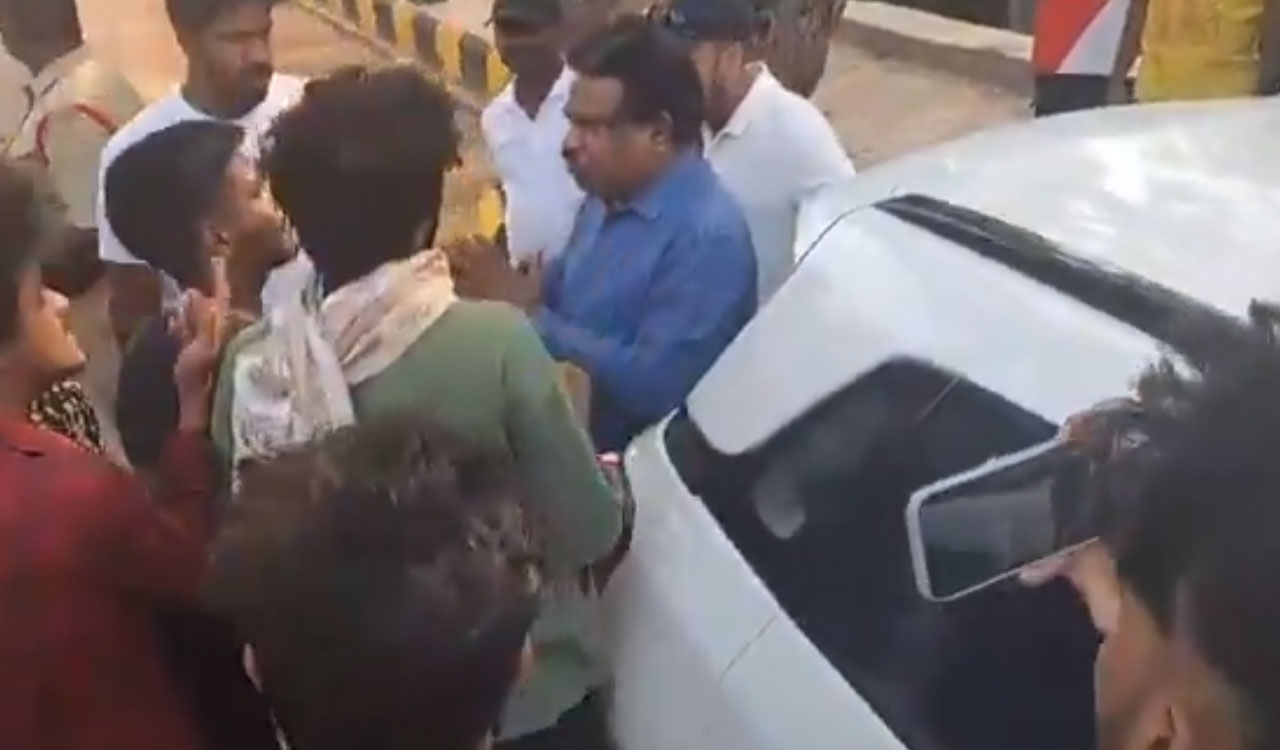 Hyderabad: Tension on UoH campus as bulldozers arrive to clear Kancha Gachibowli forest area