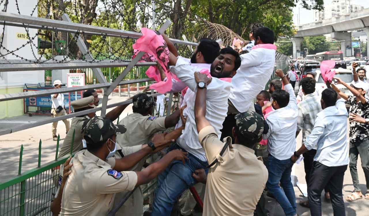 BRS Vidyarthi activists detained for trying to storm Telangana Assembly building