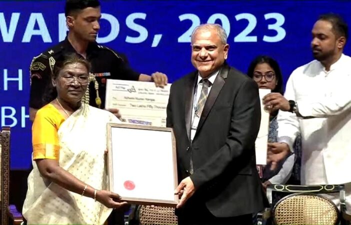 Uoh Professor Honoured