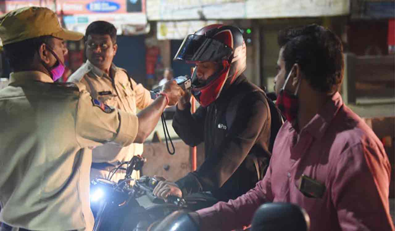 284 Booked for drunk driving in Cyberabad; Most caught on two-wheelers