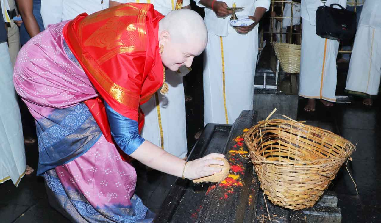 Pawan Kalyan’s wife Anna Lezhneva offers prayers at Tirumala; donates Rs 17 lakh to temple trust