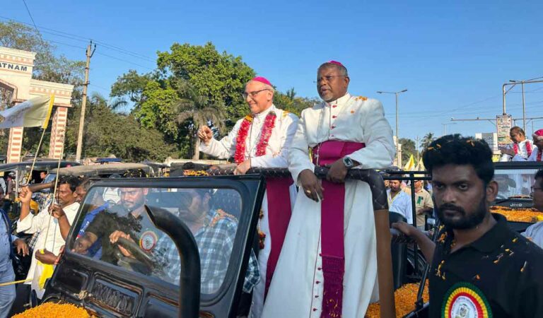 Papal Ambassador installs Udumala Bala as Archbishop of Visakhapatnam