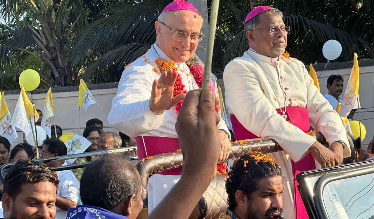 Papal Ambassador installs Udumala Bala as Archbishop of Visakhapatnam