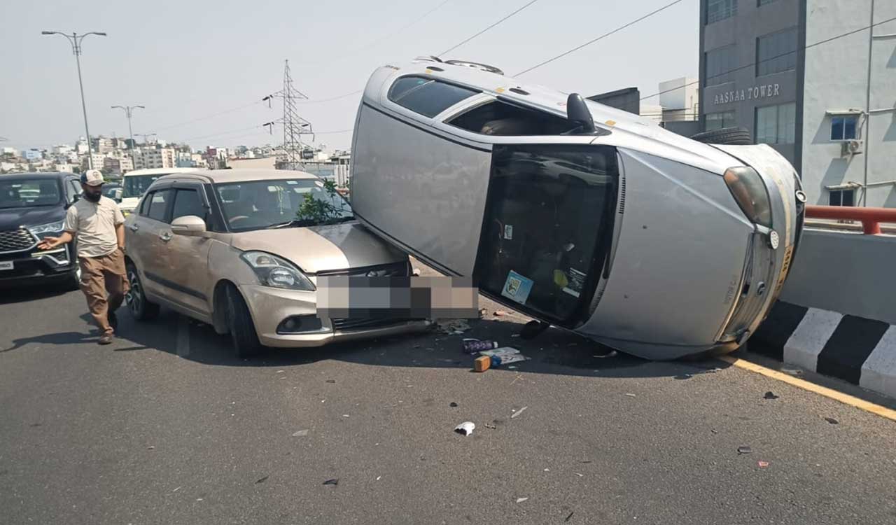 Hyderabad: One injured as car overturns at PVNR