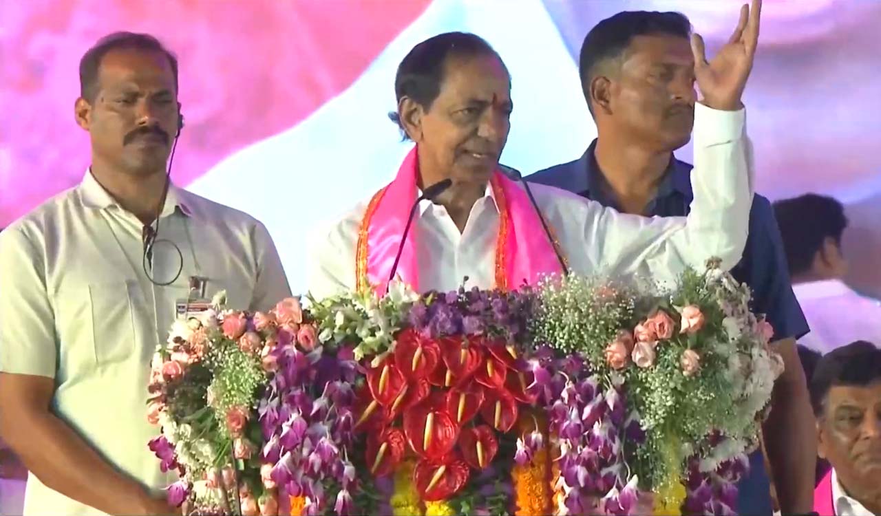 Congress unmatched in ‘golmaal’; Duplicate Gandhis came from Delhi with empty promises, says KCR