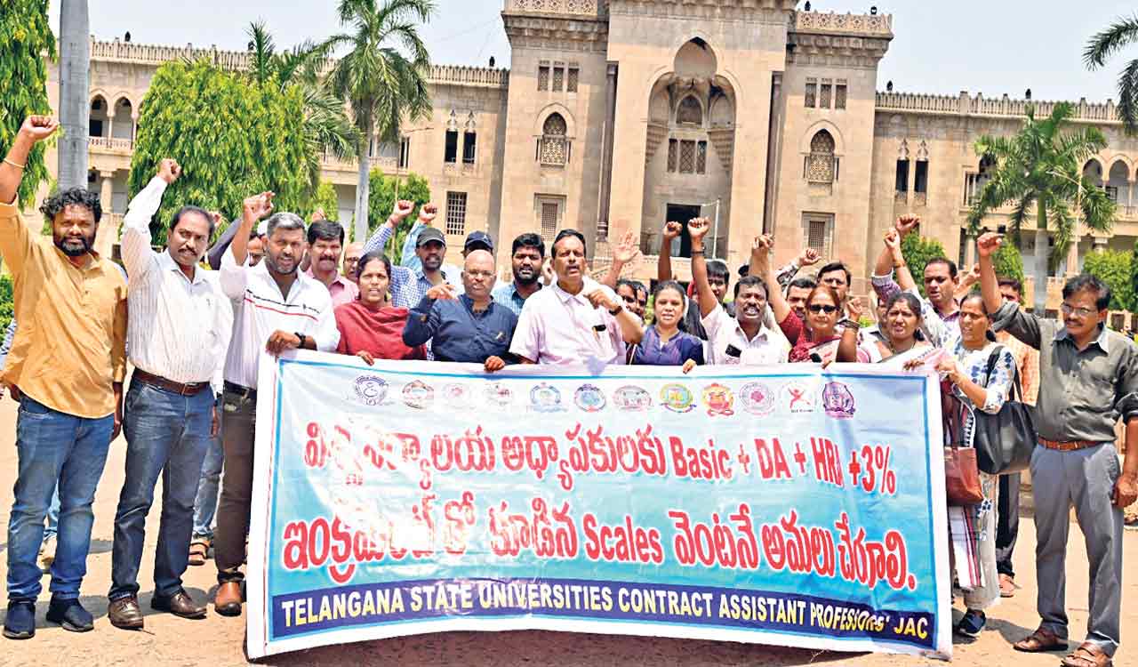 Contract teachers call for bandh over arrests of contract assistant professors, 12 government varsities in Telangana shut down