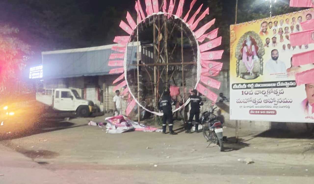 Telangana: DRF staff remove BRS flex banners ahead of party’s silver jubilee celebrations