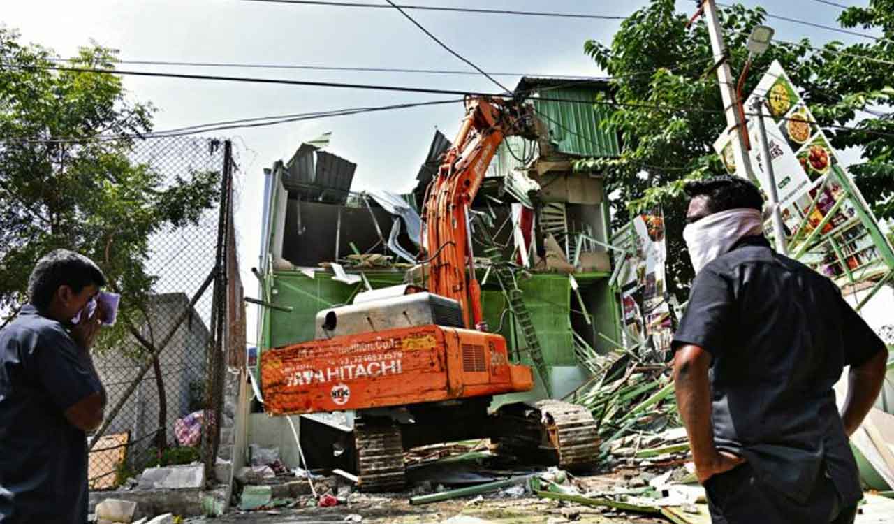 Hyderabad: Demolition of illegal structures at Kokapet