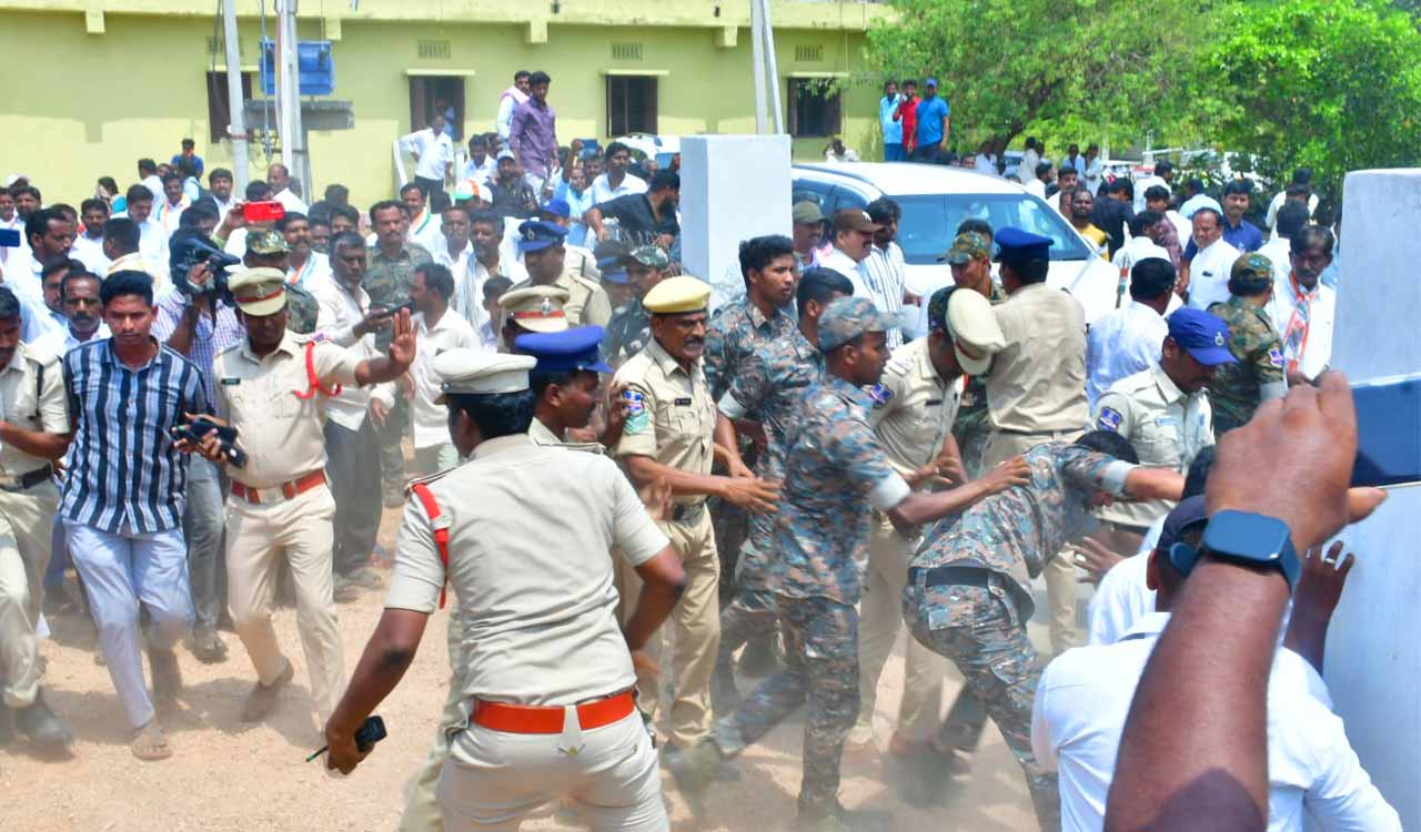 Differences among Gadwal Congress leaders flare up again