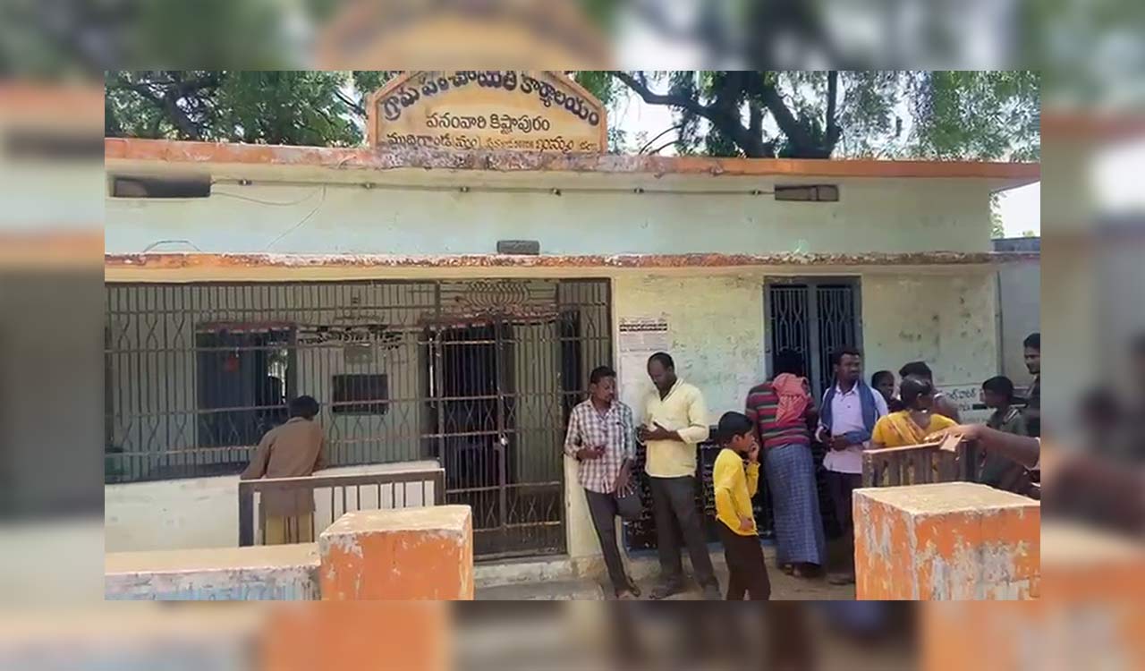 Telangana: Villagers lock up gram panchayat officials over irregularities