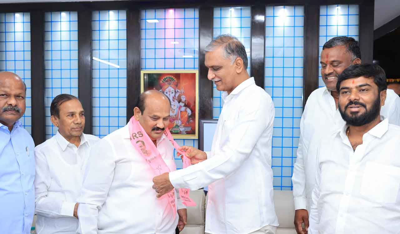 Telangana: BJP leaders from Zaheerabad join BRS
