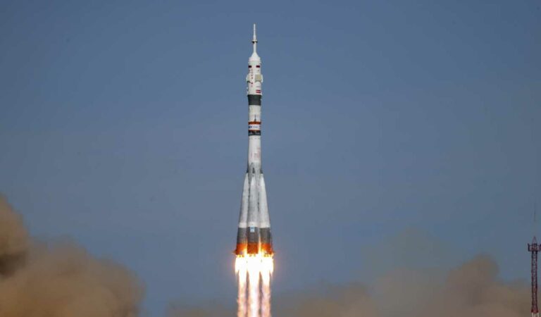 US-Russian crew of 3 launches to International Space Station