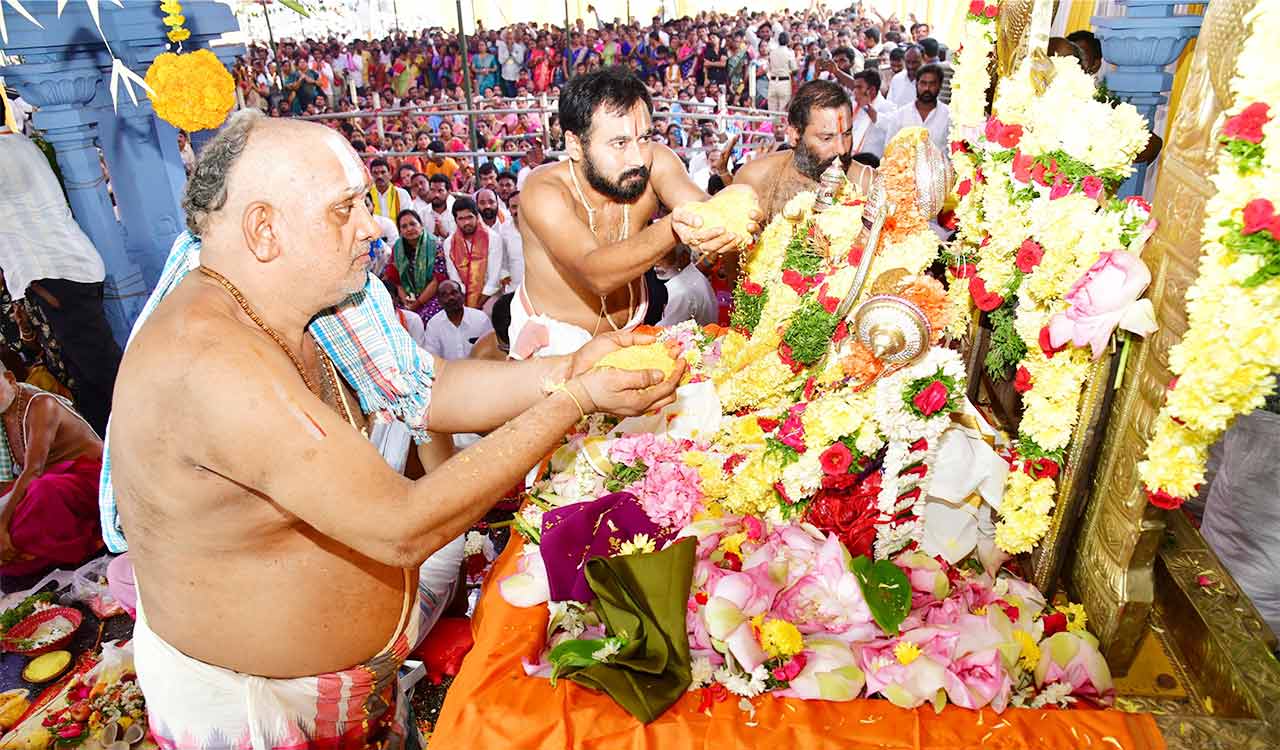 Sri Rama Navami celebrated on grand scale at Illandakunta Ramalayam in Karimnagar