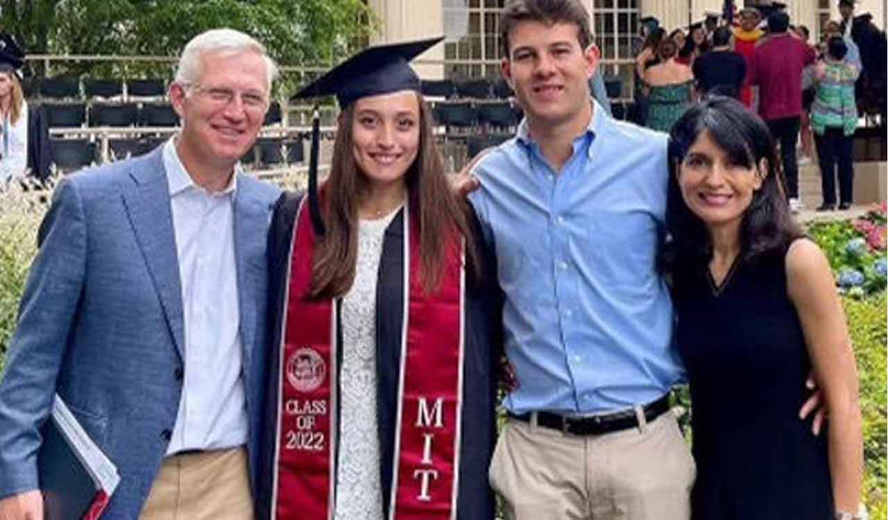 Indian-origin surgeon dies in USA in crash of aircraft piloted by husband