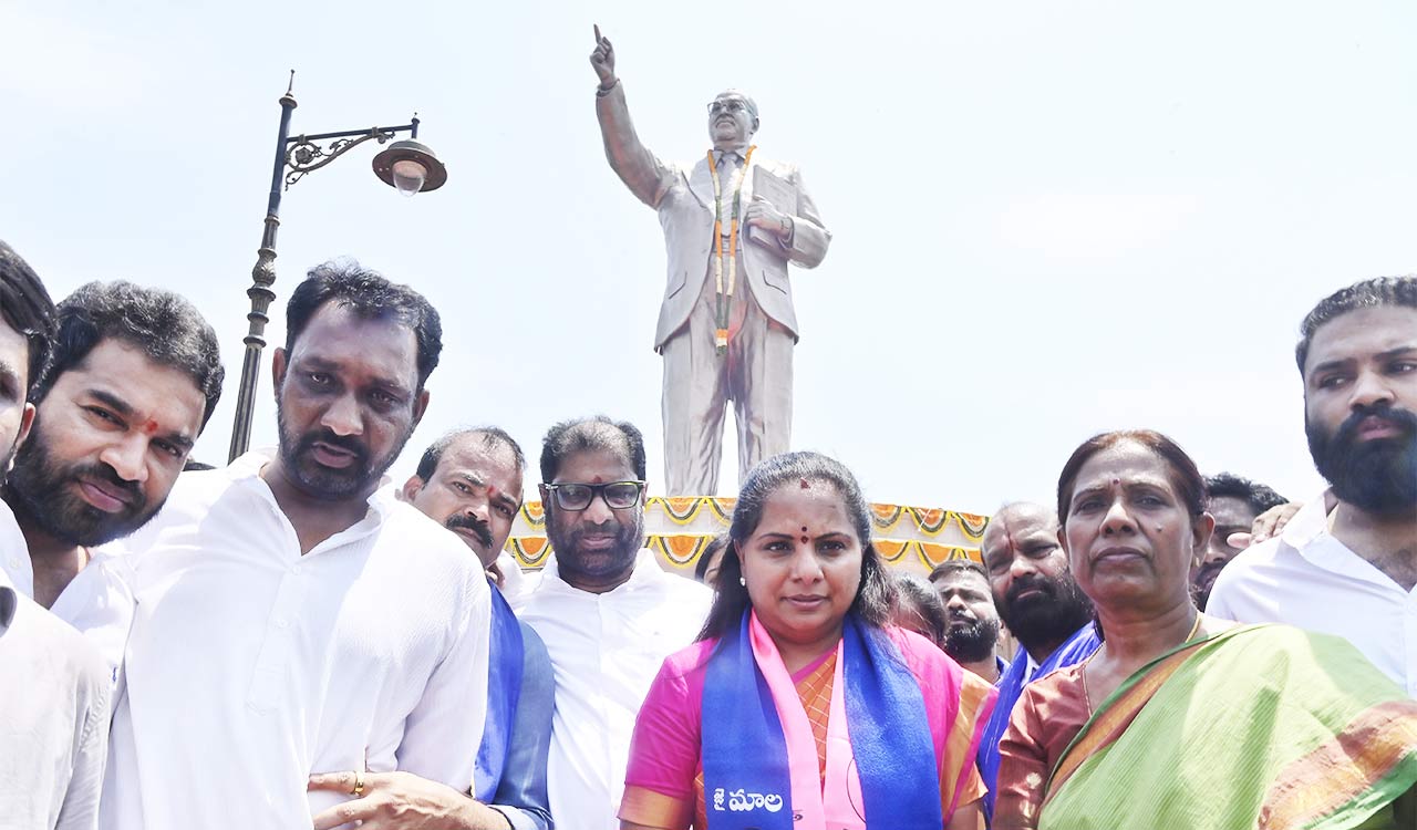 Telangana: Tension at Ambedkar statue as police block Kavitha