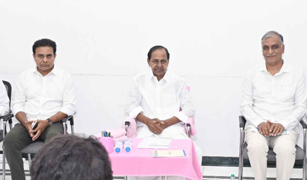 KCR holds preparatory meet ahead of BRS silver jubilee celebrations
