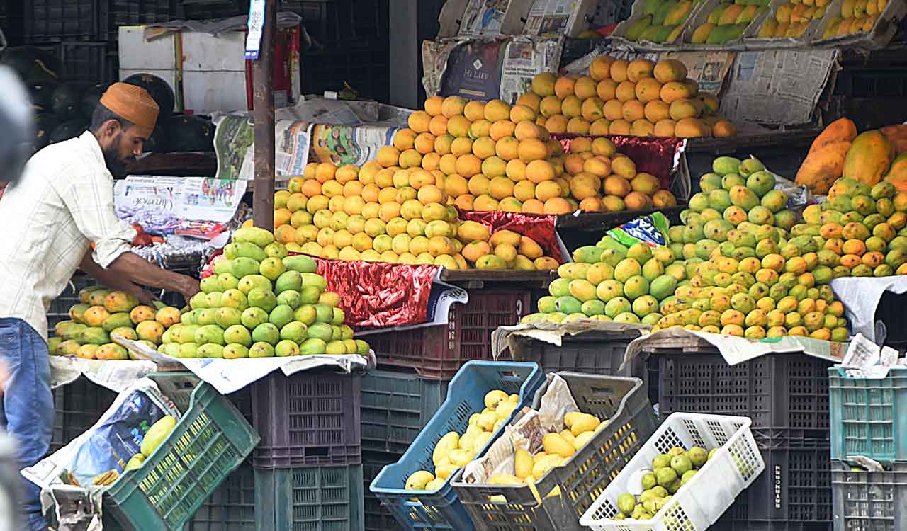 Beware of ‘Masala Carbide’: How to identify mangoes artificially ripened by banned carbide
