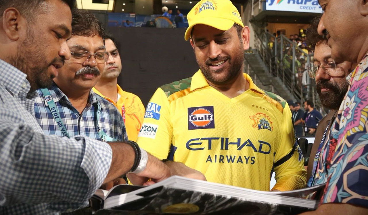 MCA honours Dhoni with Wankhede legacy book
