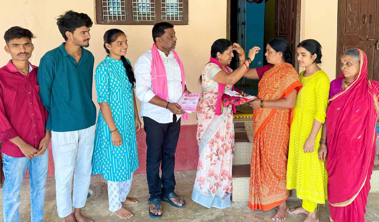 Telangana: Mukhra (K) Sarpanch distributes invitation cards for BRS foundation day