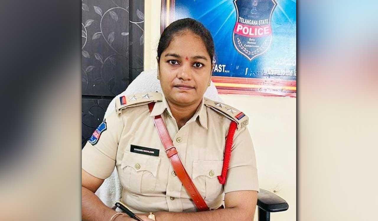 Drunk driver hits woman SI in bid to escape in Telangana’s Sangareddy