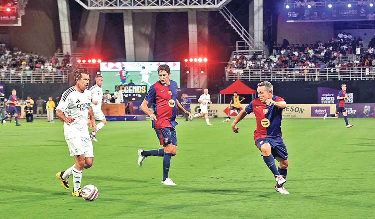 Legends Faceoff: Football fans enthralled as Real Madrid beat Barcelona 2-0 at Mumbai’s DY Patil Stadium