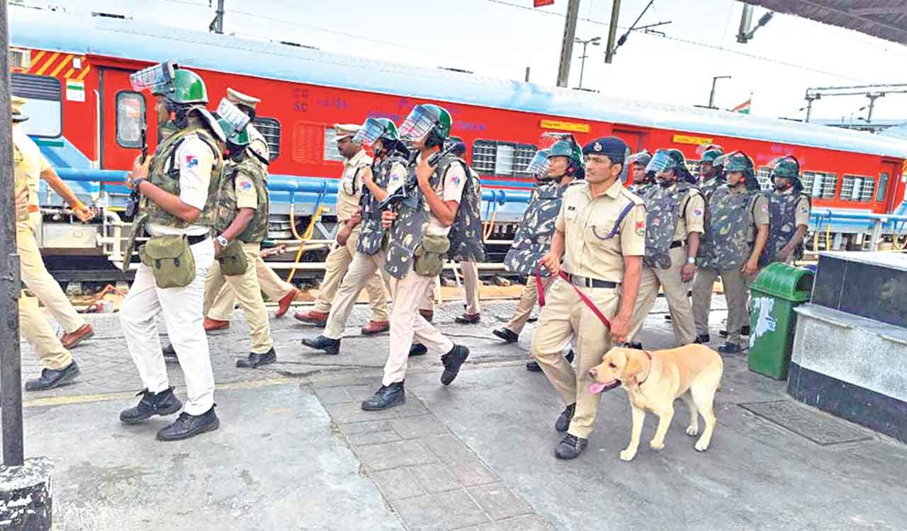 RPF, GRP conduct preventive security checks at Secunderabad Railway Station