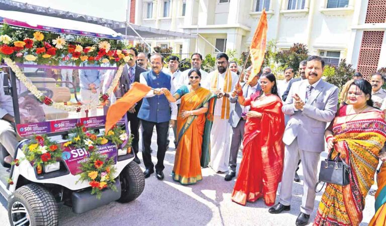 SBI Chairman Challa Sreenivasulu Setty flags off electric vehicles donated to Yadagirigutta temple as part of the CSR initiative.