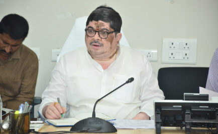 University of Hyderabad has no right on 400 acres, alternate land allocated, says Ponnam