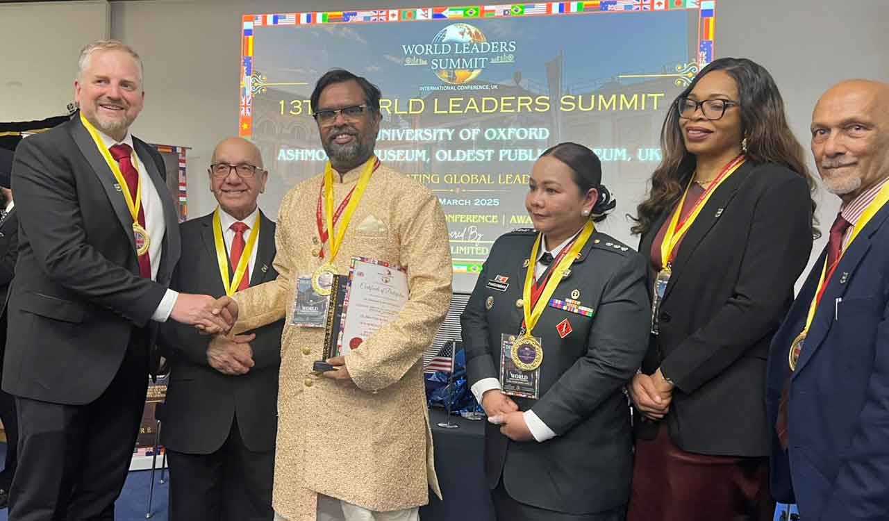 Hyderabad: Vaastu practitioner Dr Veeramaneni conferred ‘Visionary Mentor Award’