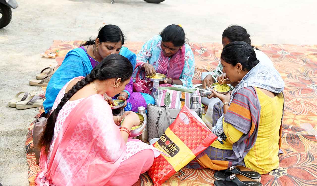 Hyderabad: Auxiliary Nurse Midwives continue to protests demanding PRC implementation