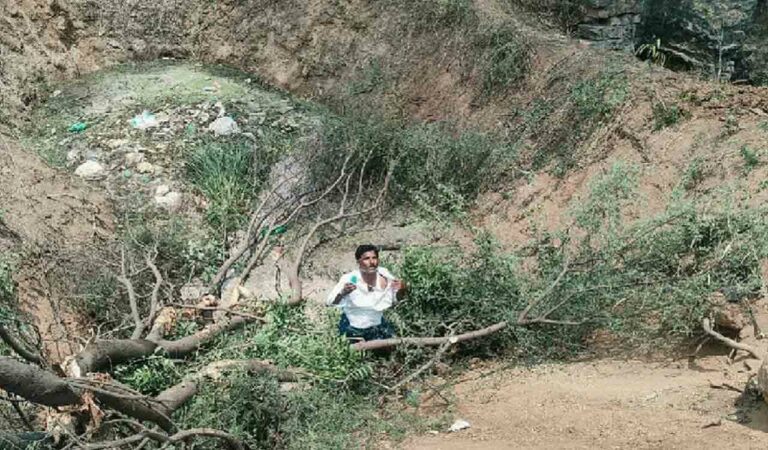 Telangana: Farmer attacked, push into well by NH construction company staff in Karimnagar