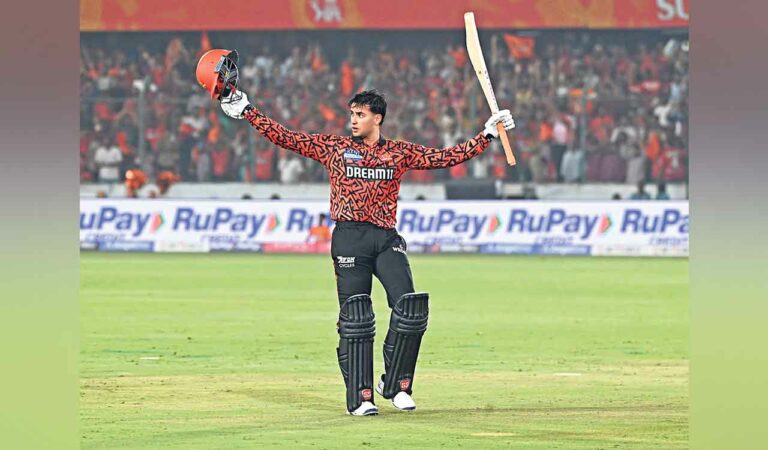Abhishek Sharma's spectacular 141 lifts Sunrisers to a eight-wicket win against Punjab Kings