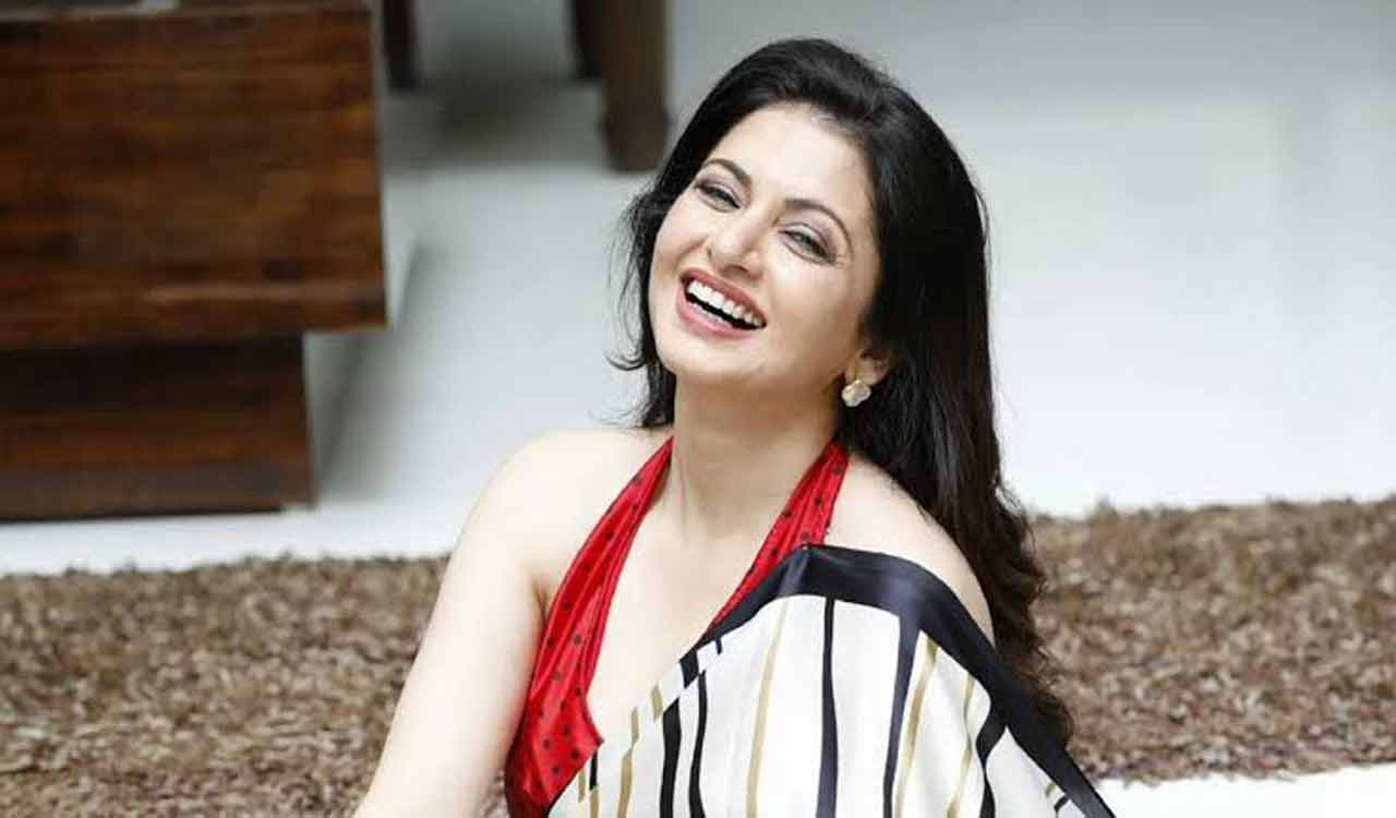 Bhagyashree suggests workouts for ‘elderly, lazy and workaholics’