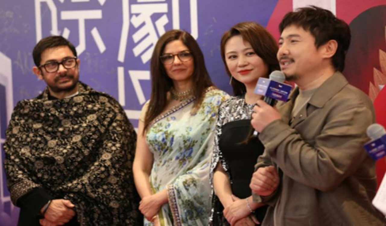 Aamir Khan introduces his girlfriend Gauri Spratt to Chinese media and actors Shen Teng, Ma Li