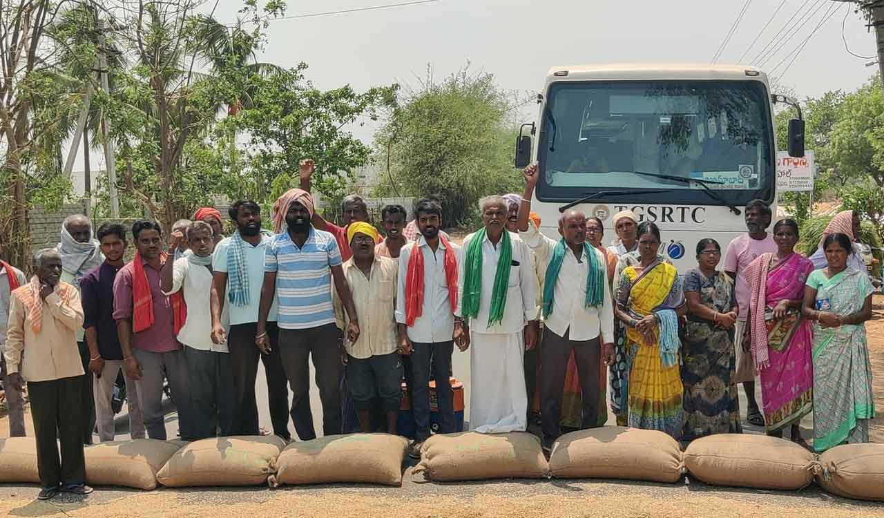 Telangana: Farmers staged rasta roko by placing paddy bags on road in Sircilla