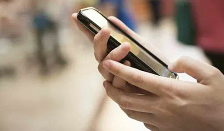 Excessive screen time found to increase depression risk in teen girls