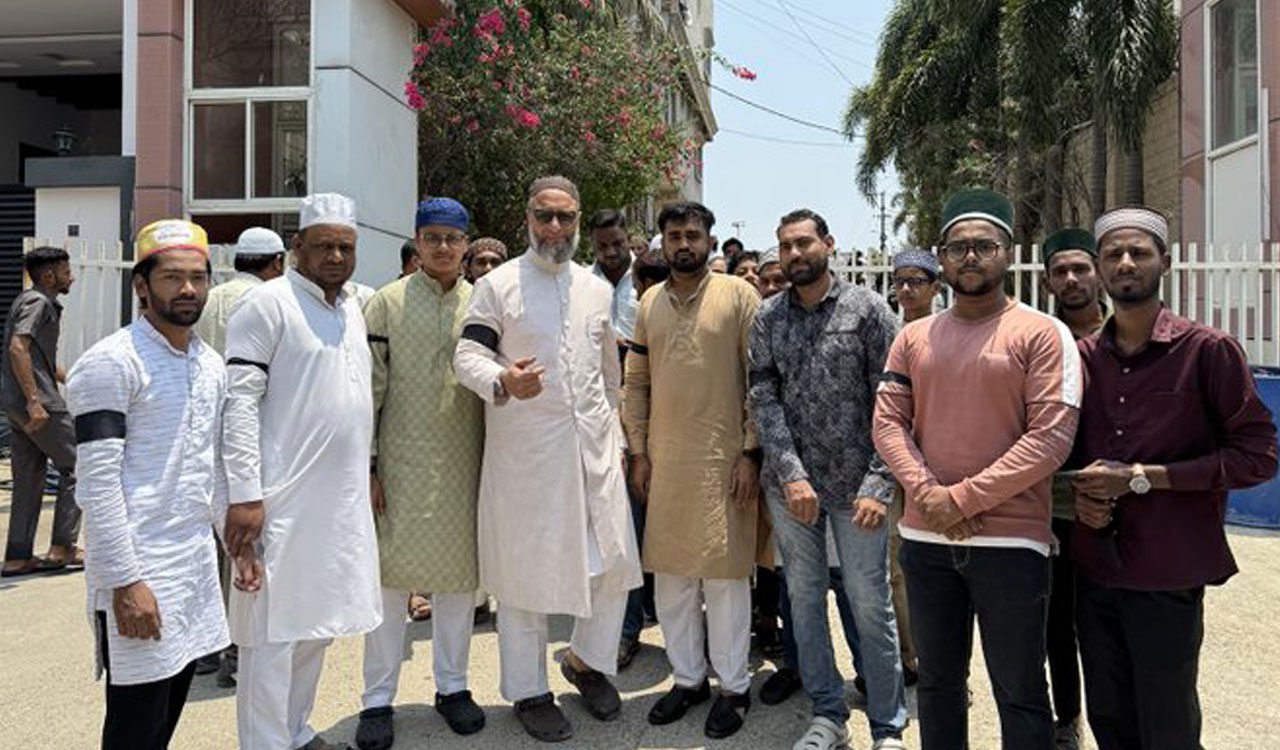AIMIM president Owaisi distributes black armbands at mosque to protest Pahalgam attack