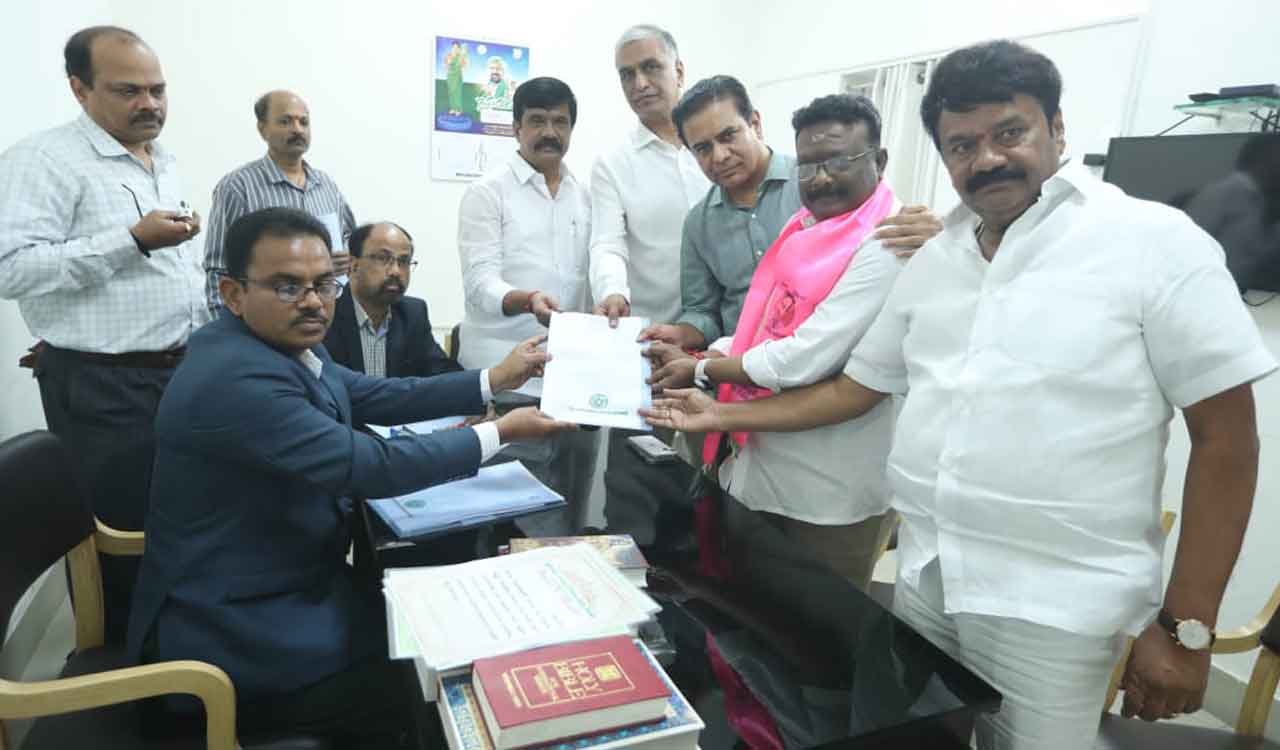 Dasoju Sravan takes oath as MLC, vows to fight against Congress rule