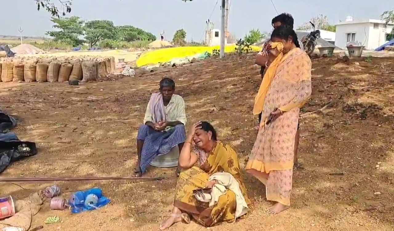 Watch: Viral video of crying farmer couple in Khammam exposes Congress Govt’s failure in paddy procurement