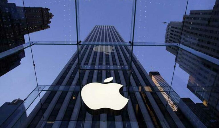 make iphones in us or pay 25 import tax trump threatens apple