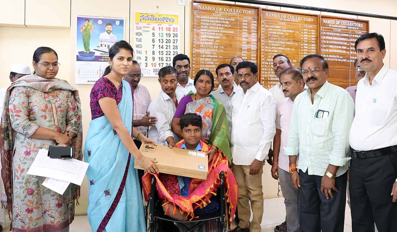 Sangareddy Collector gifts laptop to amputee who excelled in SSC results